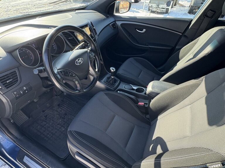 HYUNDAI i30