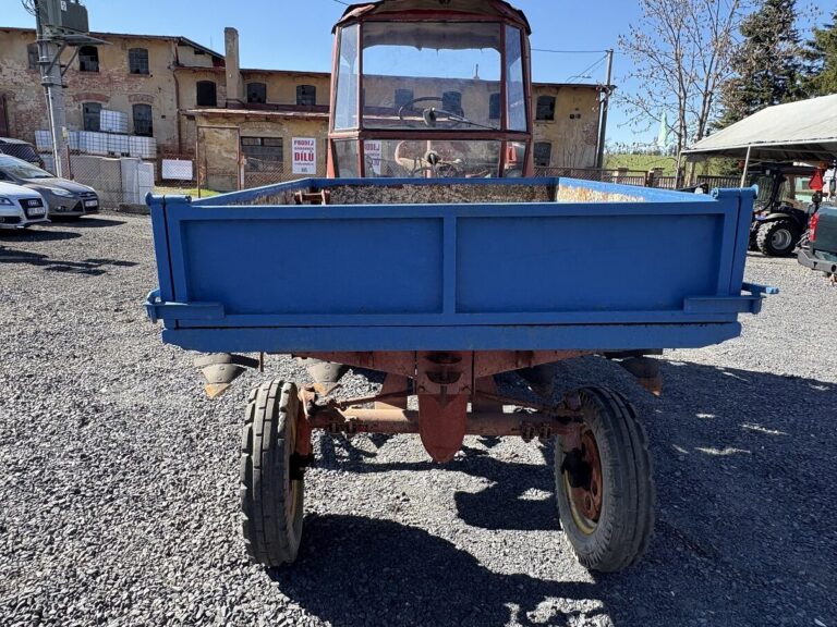 Traktor RS 09 s korbou