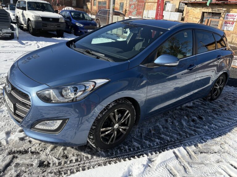 HYUNDAI i30