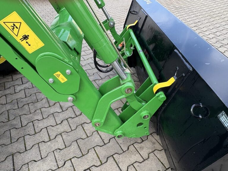 JOHN DEERE 5075 E