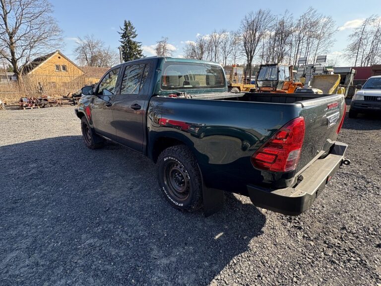 TOYOTA HILUX 2.4