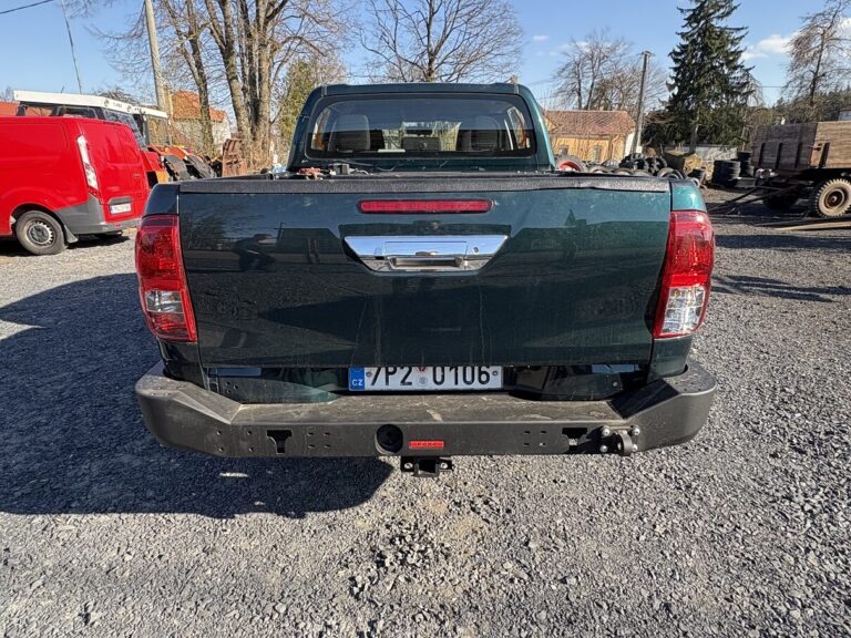 TOYOTA HILUX 2.4