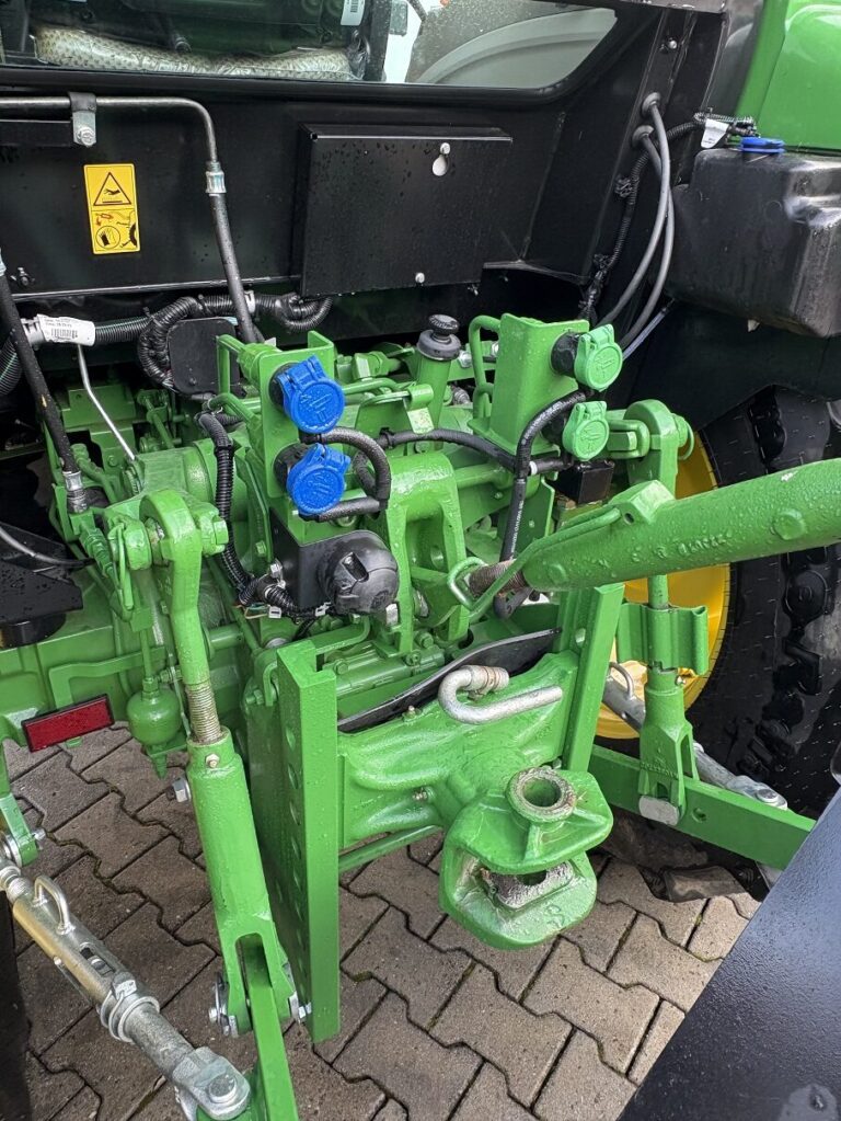 JOHN DEERE 5075 E