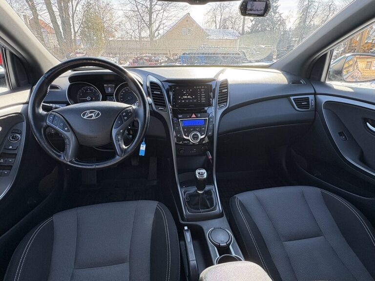 HYUNDAI i30