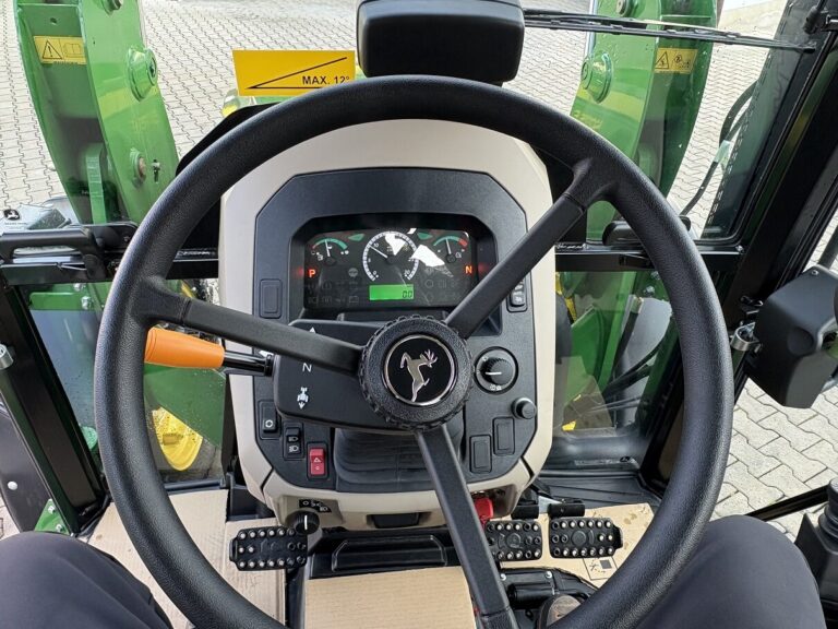 JOHN DEERE 5075 E
