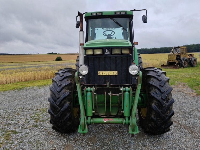JOHN DEERE 8300