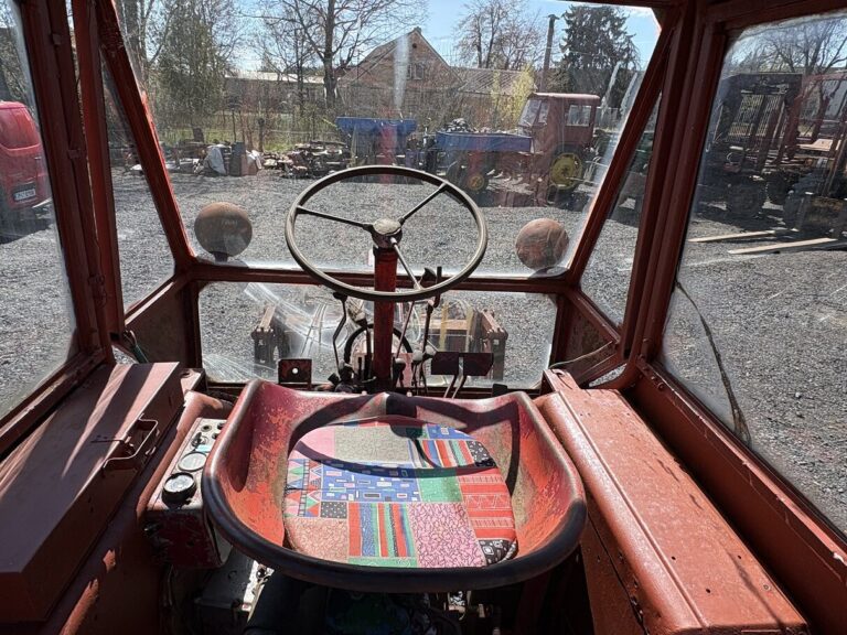 Traktor RS 09 s plečkou